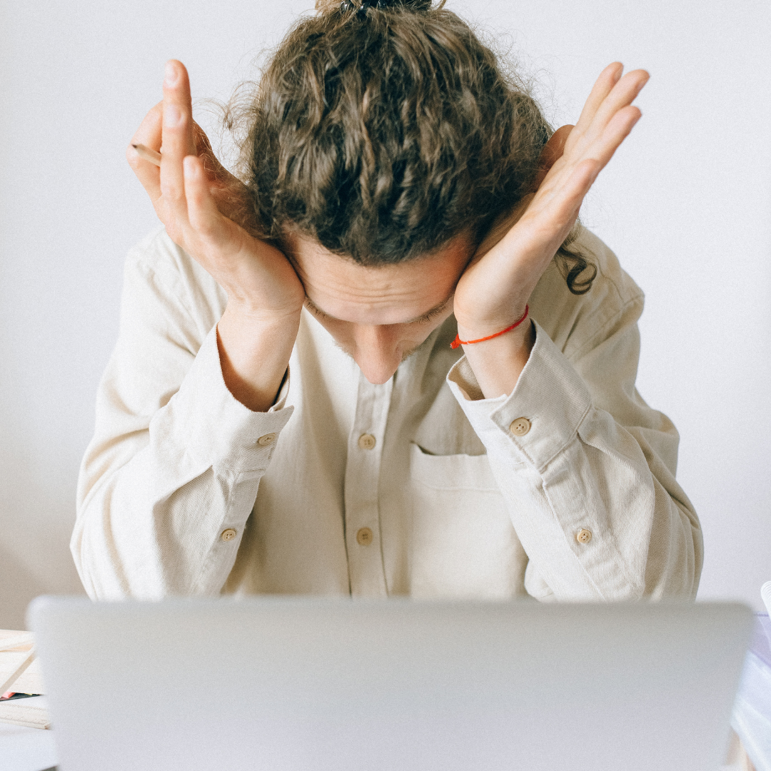 De ce mă simt mereu obosit, deși dorm suficient?